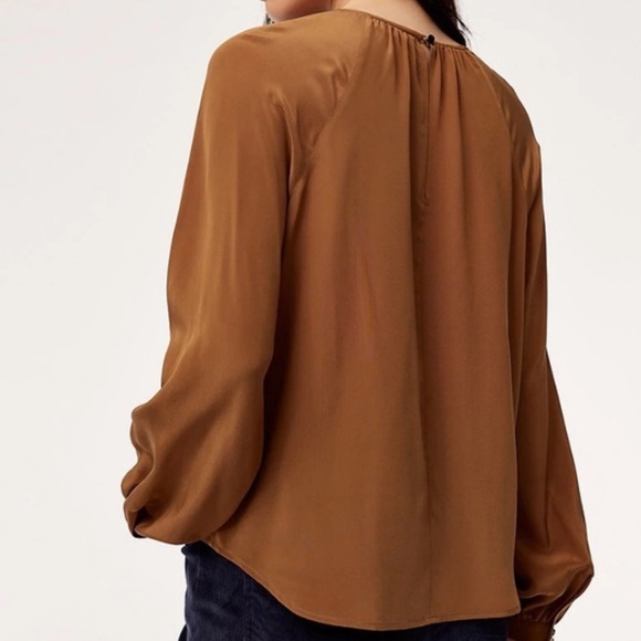 Aritzia Babaton Joel 100% Silk Blouse in Camel Brown Size Medium - Picture 3 of 11